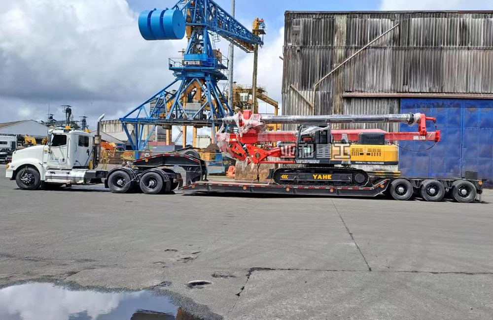 小型旋挖鉆機抵達哥倫比亞港口
